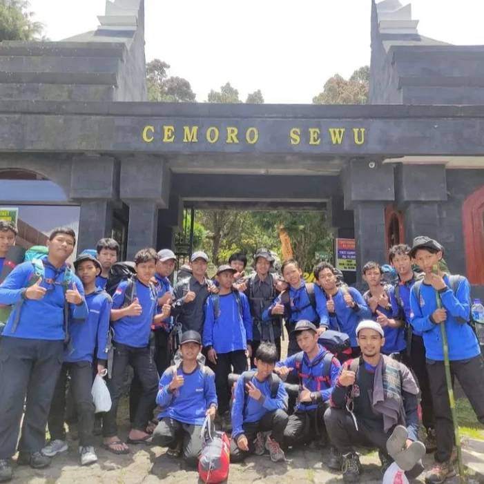 menjelajah lawu