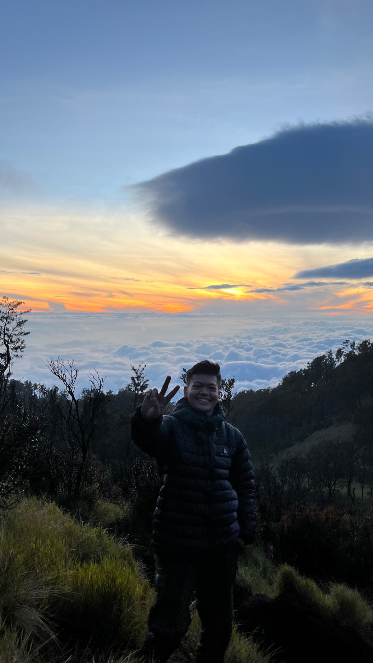 Sunrise dan lautan awan lawu